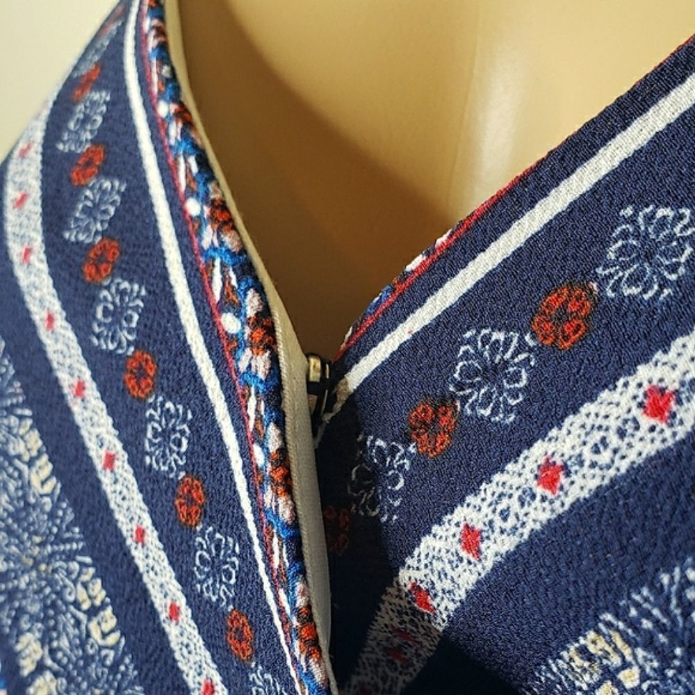 Cold Shoulder Border Print Dress - Picture 10 of 13